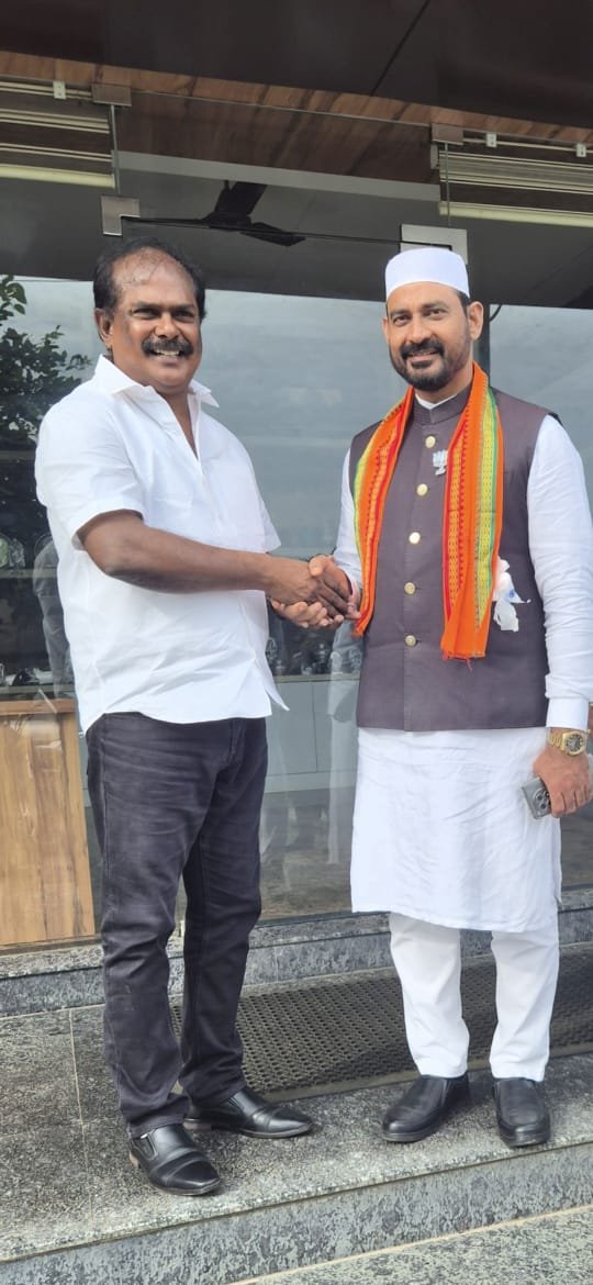 BJP Leader Ibrahim at HotelAnithaparthiban (1)